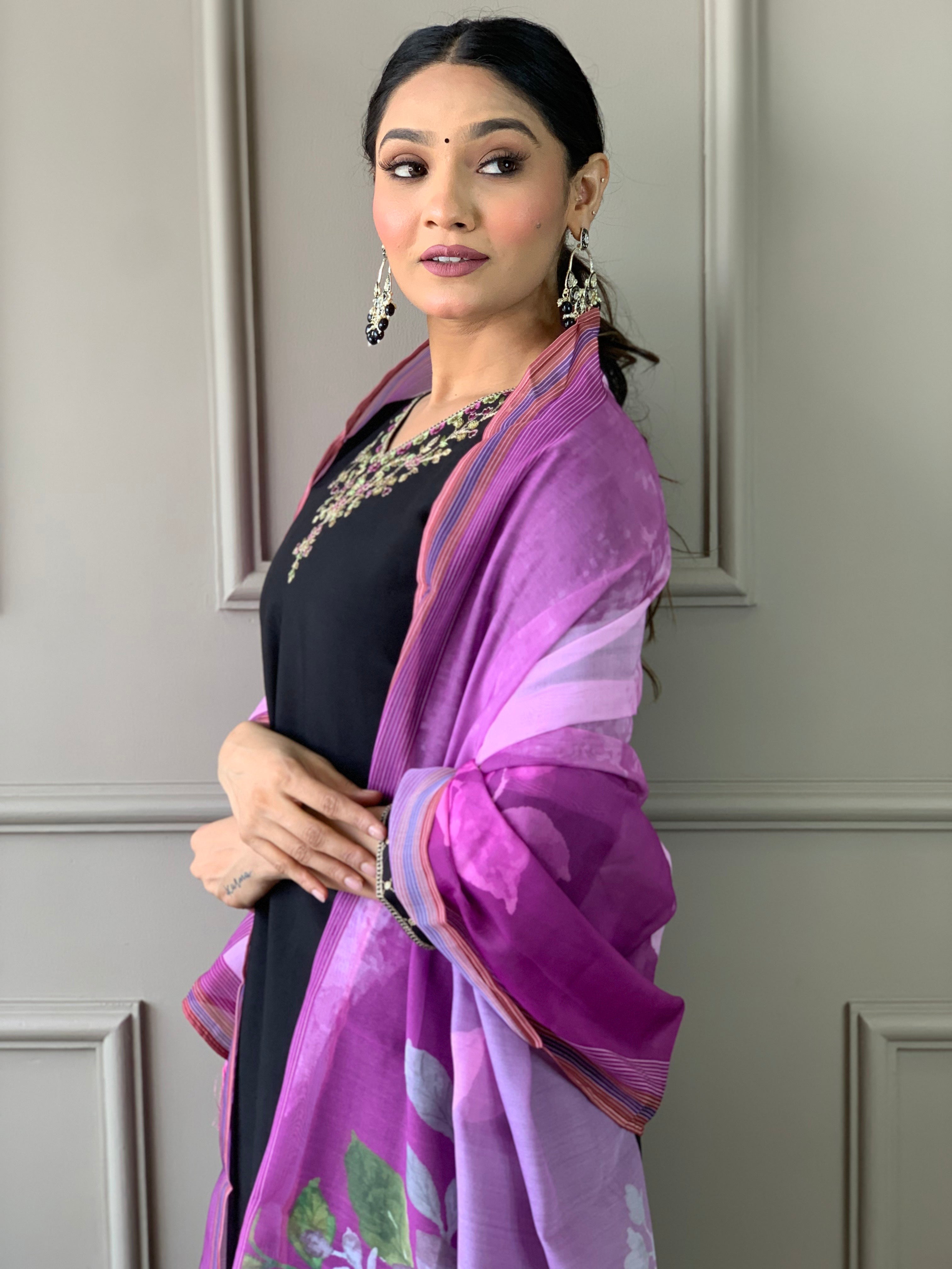 Black Embroidered Straight Kurta
