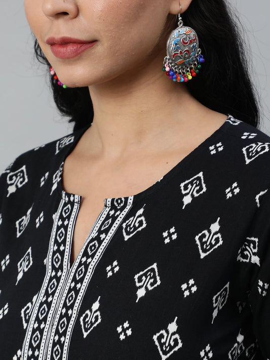 Women Black Printed Straight Kurta With Three Quarter Sleeves