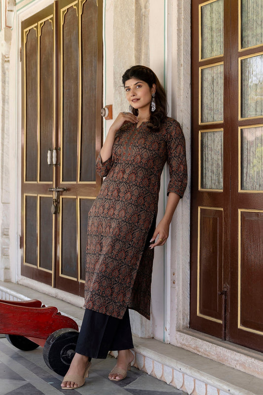 Women Multi Printed Straight Kurta With Three Quarter Sleeves