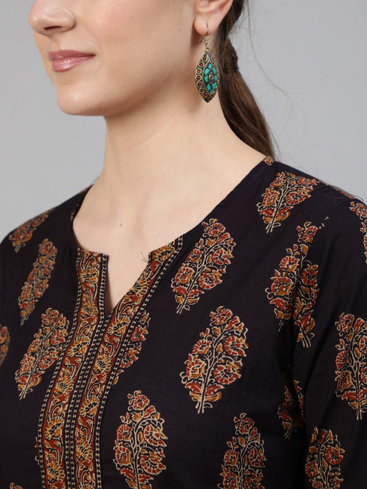 Women Black Ethnic Printed Straight Kurta With Three Quarter Sleeves