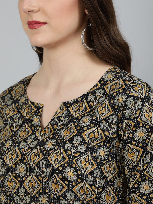 Women Black Abstract Printed Straight Kurta With Three Quarter Sleeves