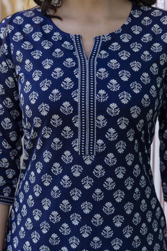 Women Navy Blue & White Ethnic Motifs Printed Thread Work Cotton Kurta