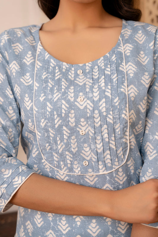 Women Blue Printed Straight Kurta With Three Quarter Sleeves