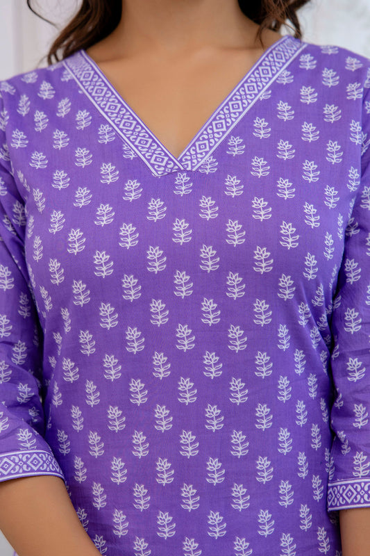 Women Purple Printed Straight Kurta With Three Quarter Sleeves