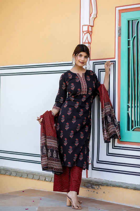 Women Black & Maroon Floral Printed Straight Kurta With Palazzo And Dupatta