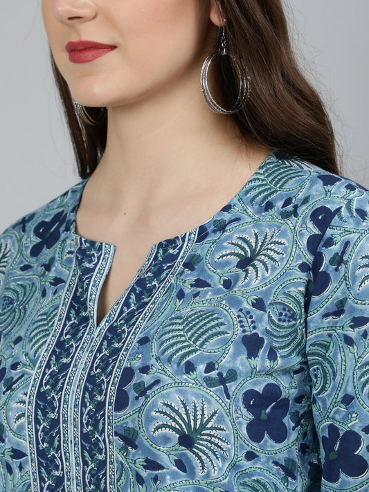 Women Blue Floral Printed Straight Kurta With Three Quarter Sleeves