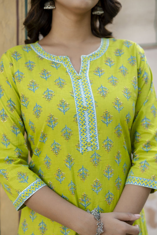 Women Green Ethnic Printed Straight Kurta With Trouser