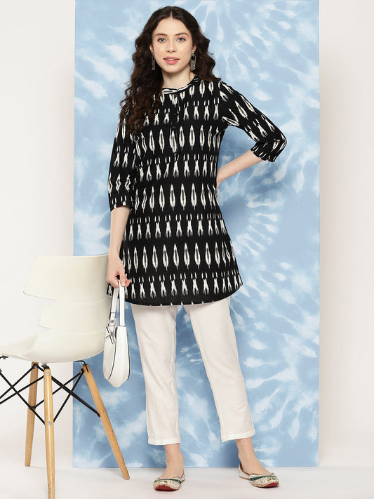 Women Black Straight Tunic With Three Quarter Sleeves