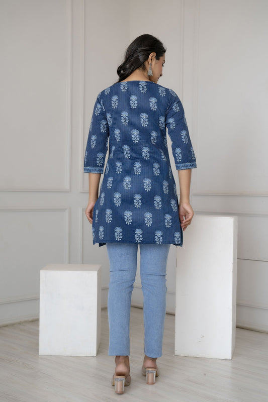 Women Blue Straight Tunic With Three Quarter Sleeves