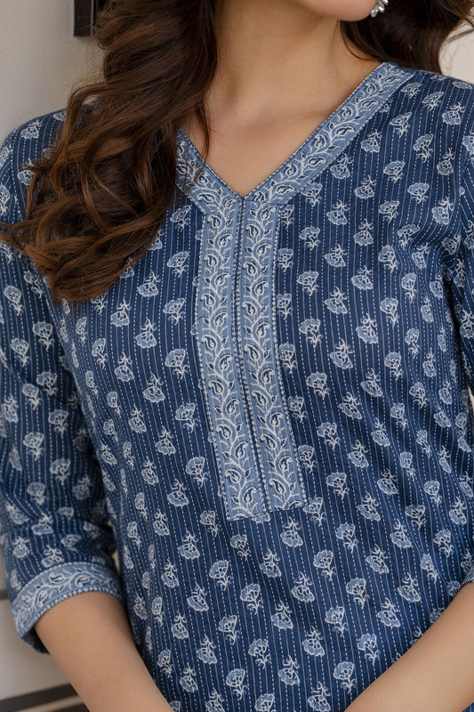 Women Blue Printed Straight Kurta With Three Quarter Sleeves