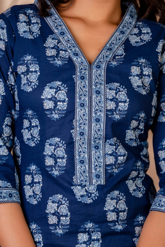 Women Blue Printed Straight Kurta With Three Quarter Sleeves