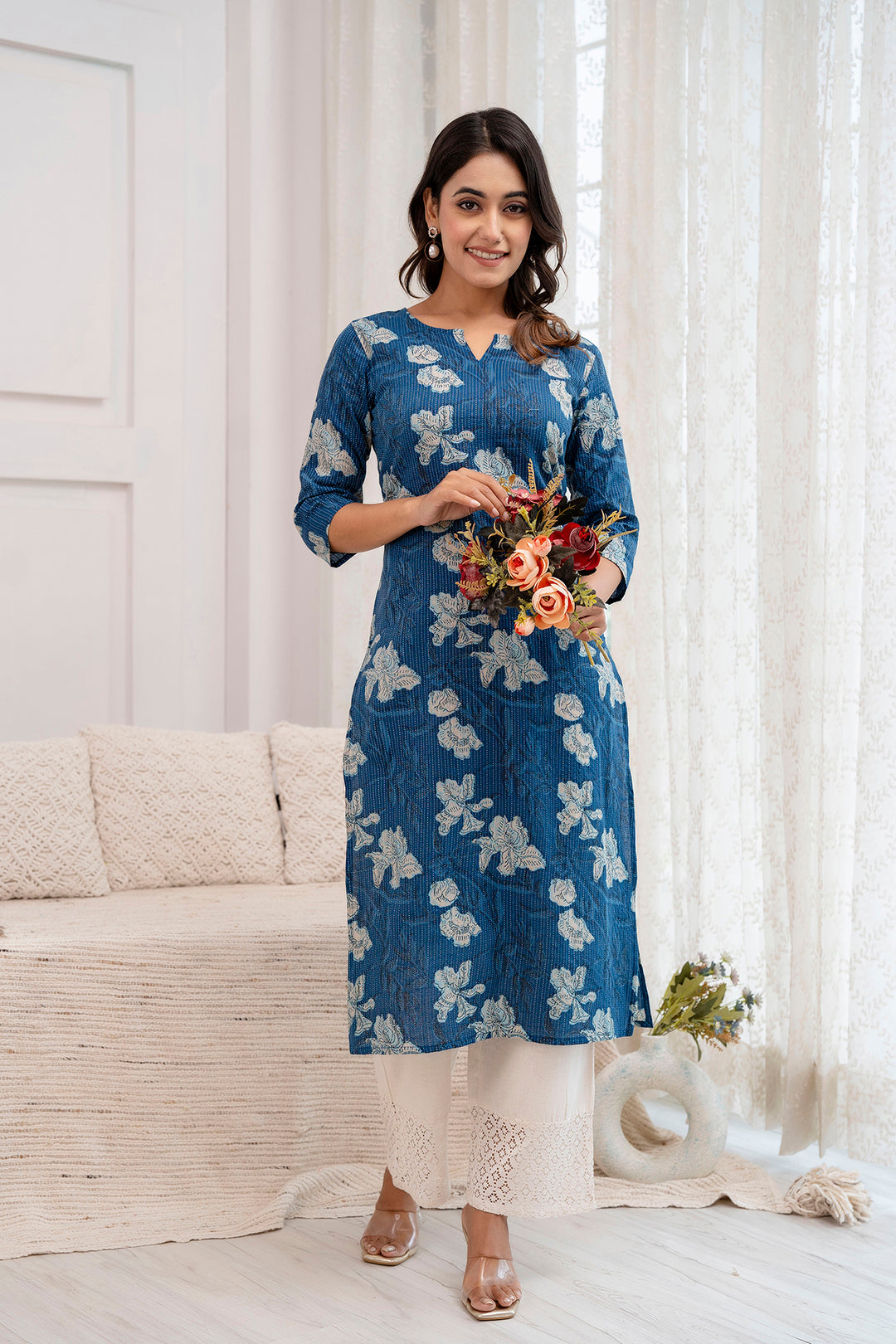 Women Blue Printed Straight Kurta With Three Quarter Sleeves