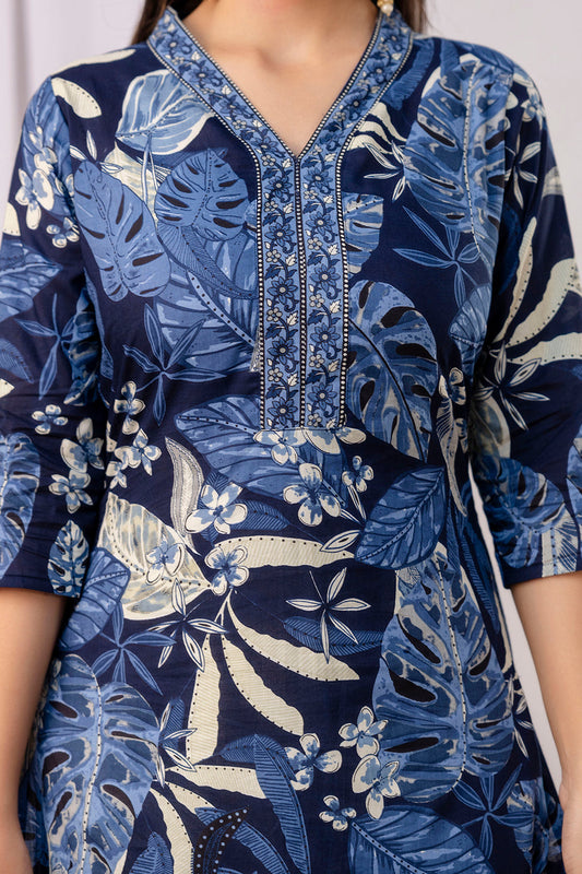 Women Blue Printed Straight Kurta with Three Quarter Sleeves