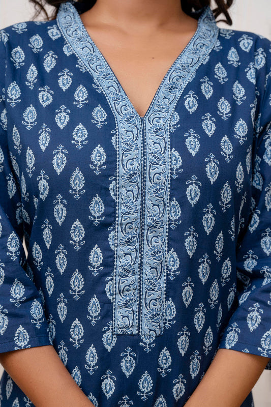 Women Blue Printed Straight Kurta with Three Quarter Sleeves