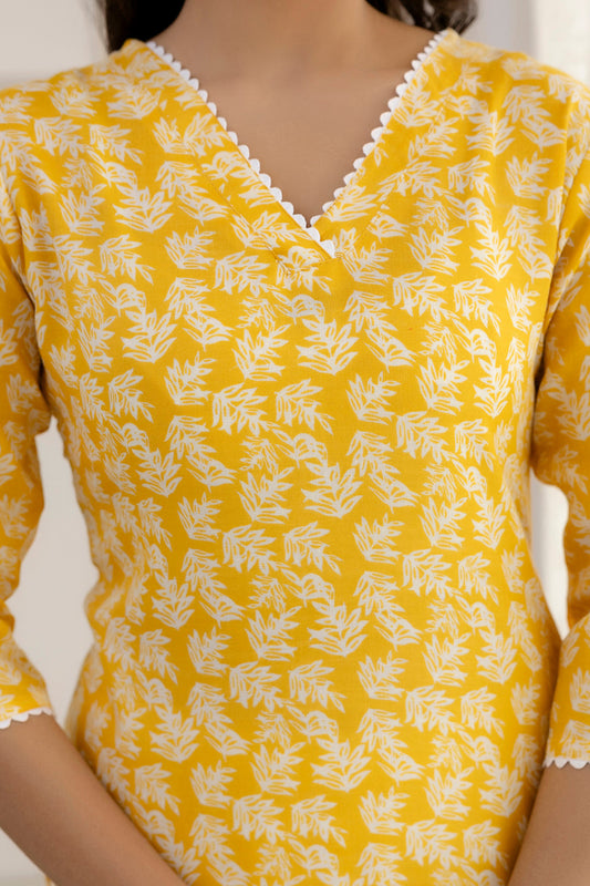 Women Yellow Printed Straight Kurta With Three Quarter Sleeves