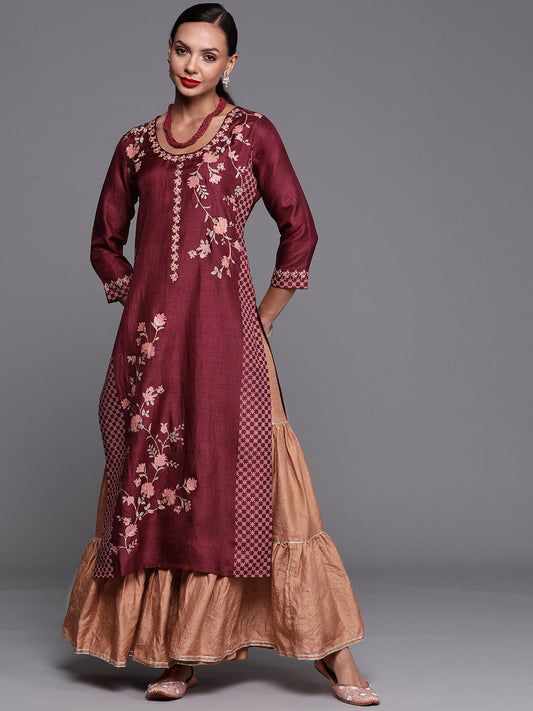 Women Maroon Foil Printed Straight Kurtas