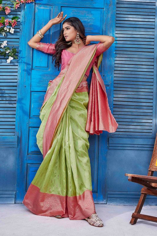 Green Color Ethnic Silk Blend Fabric Graceful Festive Saree With Wevon Jacquard Designer