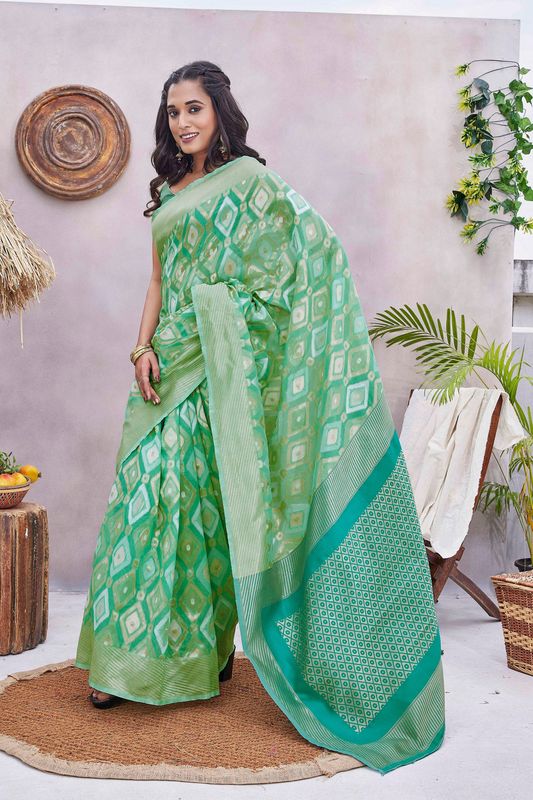 Green Color Ethnic Silk Blend Fabric Graceful Festive Saree With Wevon Jacquard Designer