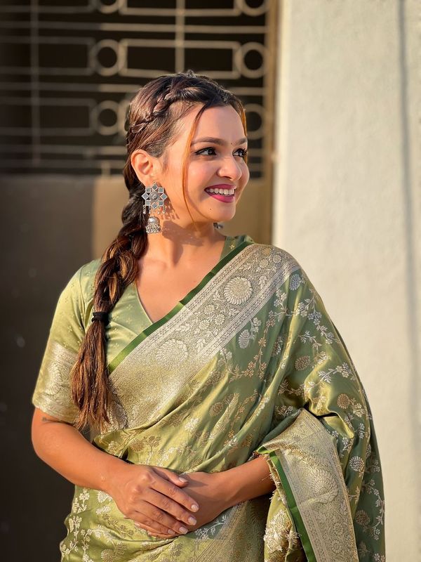 Green Color Banarasi Silk  Wevon Jari Designer Rich Looks Partywear Saree