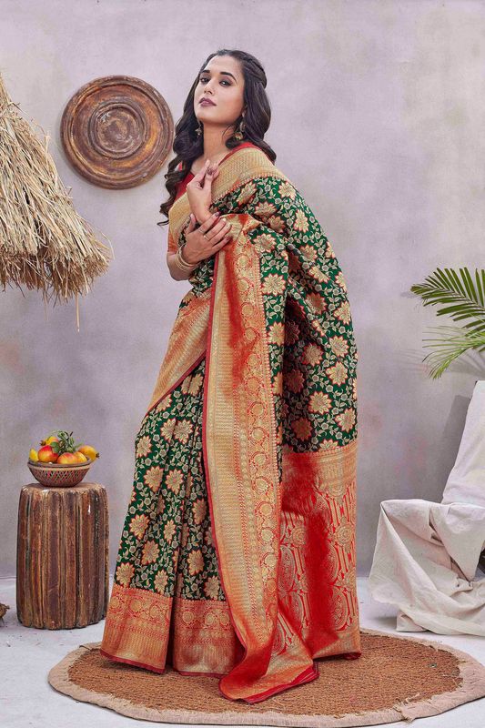 Green Color Ethnic Silk Blend Fabric Graceful Festive Saree With Wevon Jacquard Designer