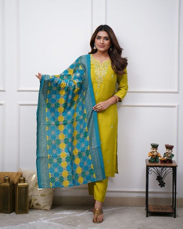 Women Embroidered Straight Kurta with Pant And Printed Dupatta Sets