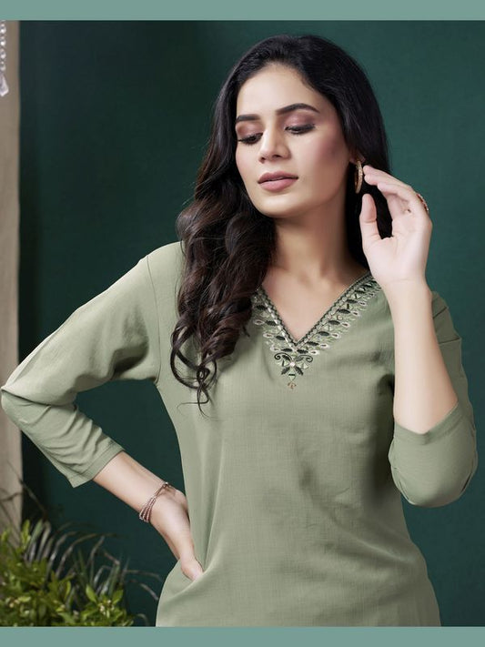 Green Color Formal Looking Kurti With Maaza Cotton Hand Work With Pocket