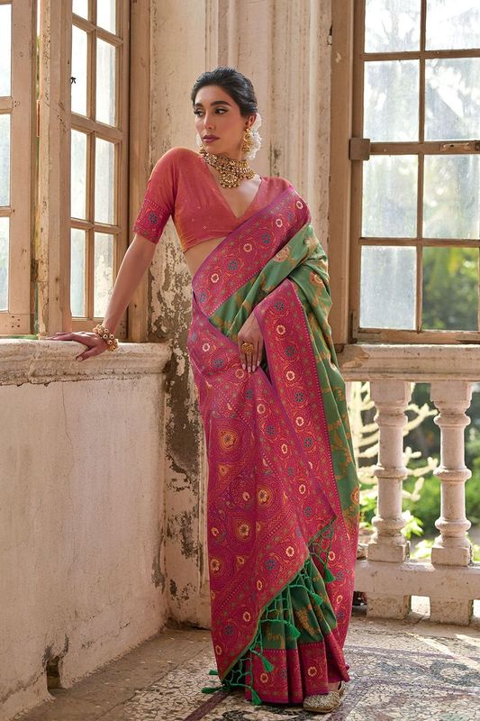 Pista All Over Flower Printed Zari Woven Jal With Zari Woven Contrast Pallu Saree